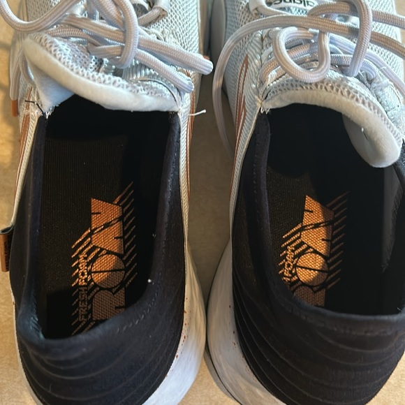 Shoes - Picture 5 of 6